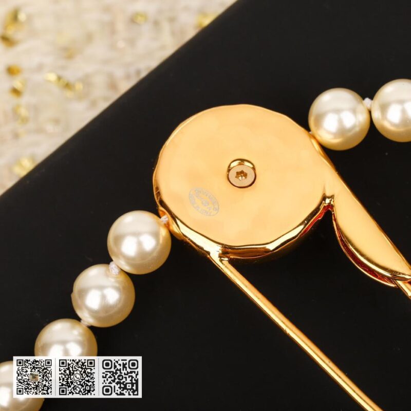 Chanel 纽扣双C珍珠毛衣链 - Image 4