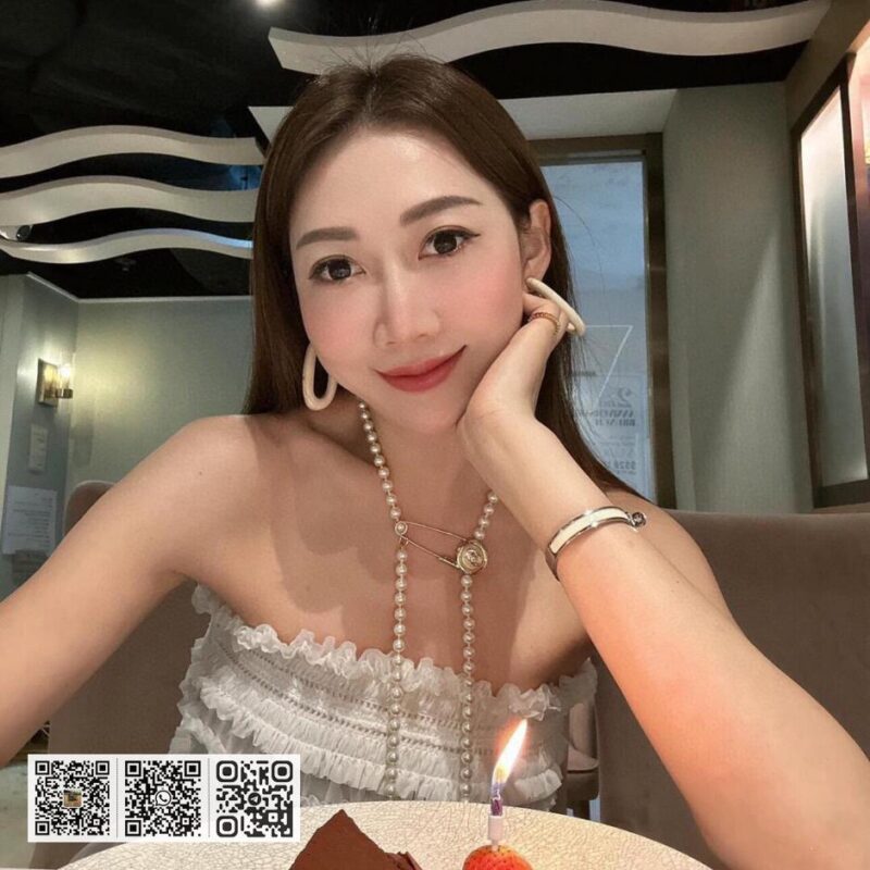 Chanel 纽扣双C珍珠毛衣链 - Image 7