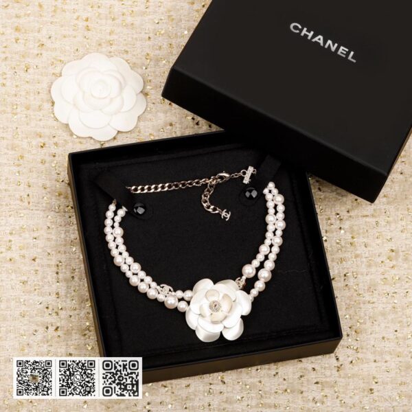 Chanel白色山茶花choker项链