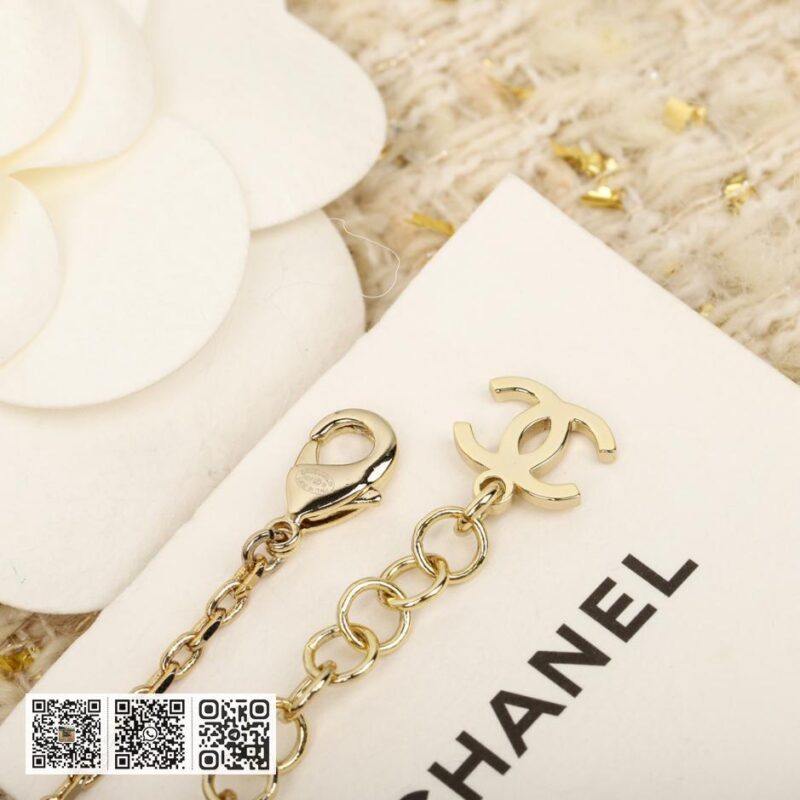 Chanel镂空蝴蝶珍珠毛衣链 - Image 5