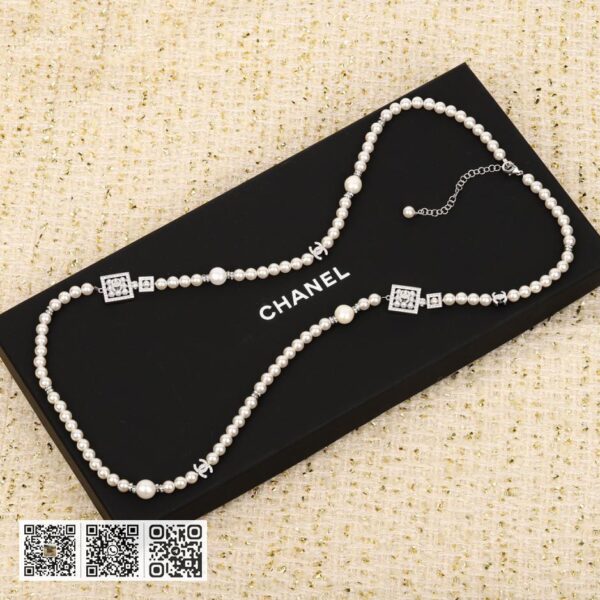 Chanel方块珍珠毛衣链