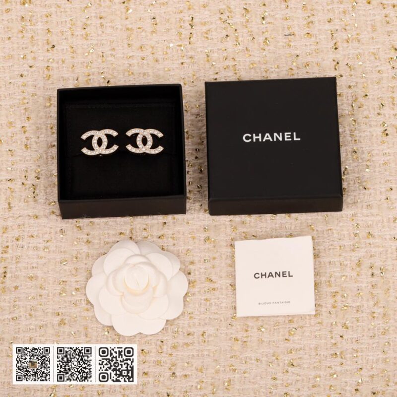 Chanel 满钻双C耳夹