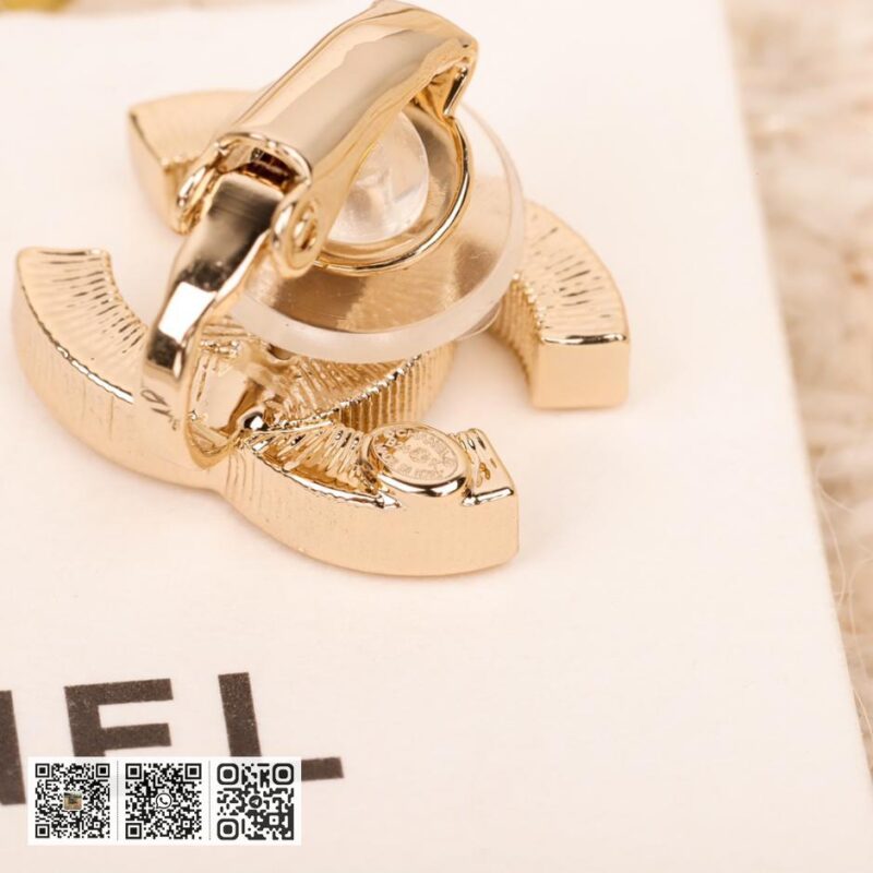 Chanel满钻双C耳夹 - Image 5