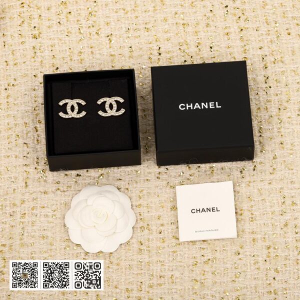 Chanel满钻双C耳钉