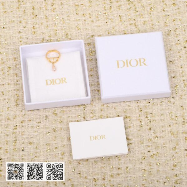 Dior CD字母吊水滴珍珠戒指