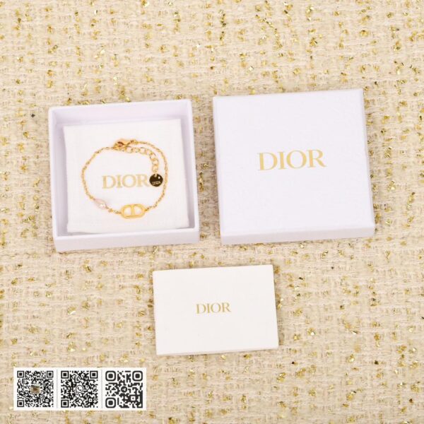 Dior CD字母吊水滴珍珠手链