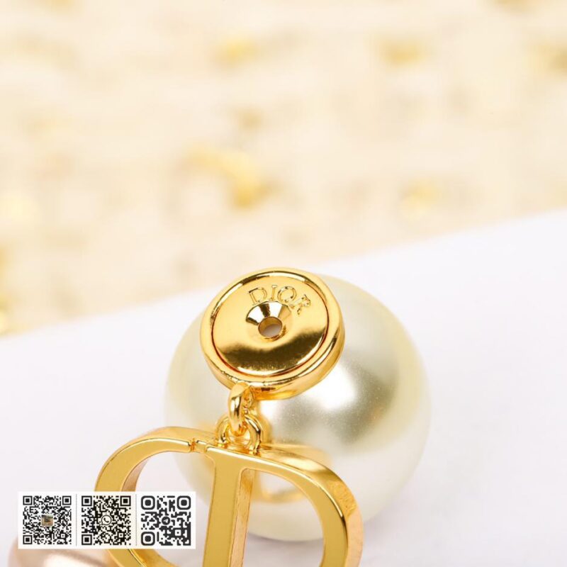 Dior CD字母吊水滴珍珠耳环 - Image 5