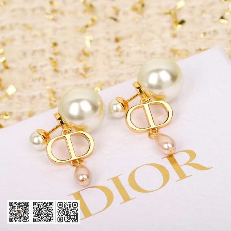 Dior CD字母吊水滴珍珠耳环 - Image 6
