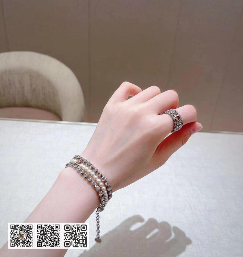 Dior 3层珠钻手链 - Image 10