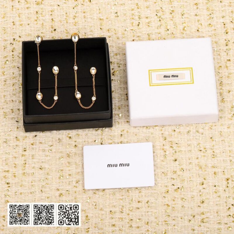 Miu Miu 新款流苏水钻耳环